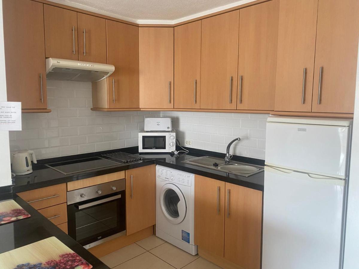 Apartments Victoria Court 1 6A2 Arona  Bagian luar foto