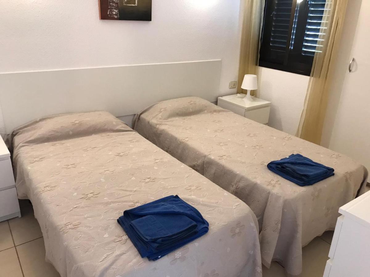Apartments Victoria Court 1 6A2 Arona  Bagian luar foto